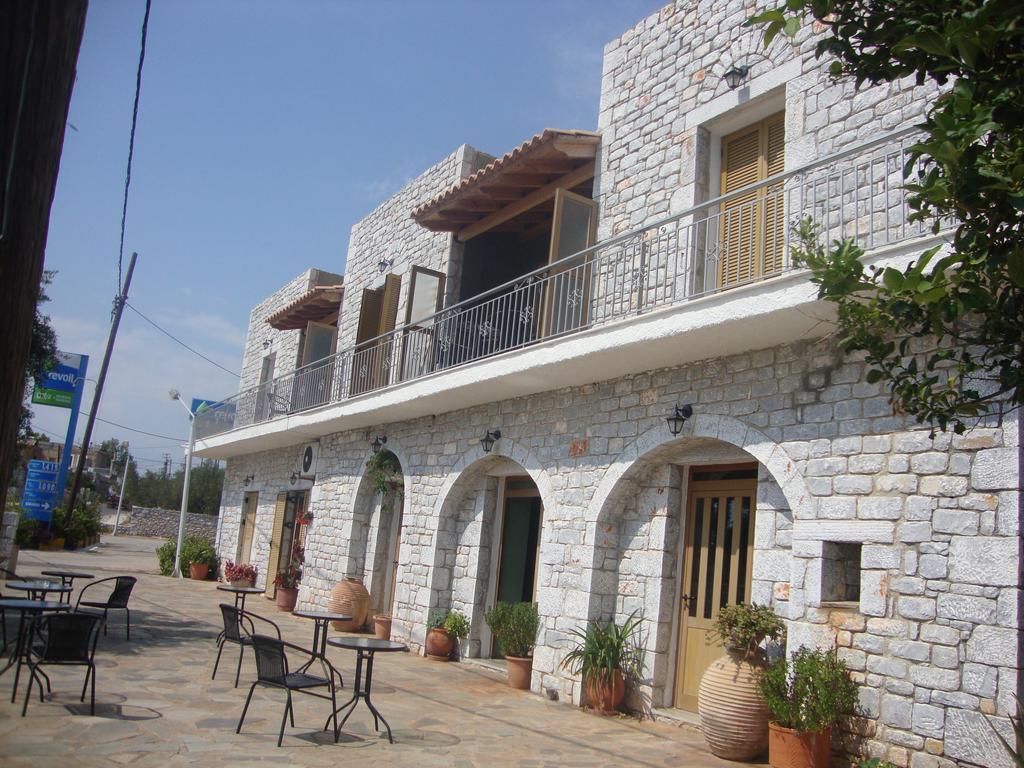 Kafiona Guesthouse Pírgos Dhiroú Esterno foto