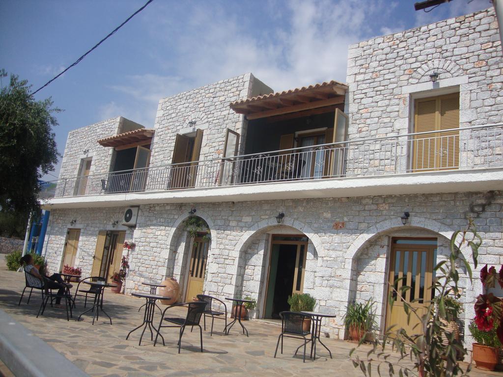 Kafiona Guesthouse Pírgos Dhiroú Esterno foto
