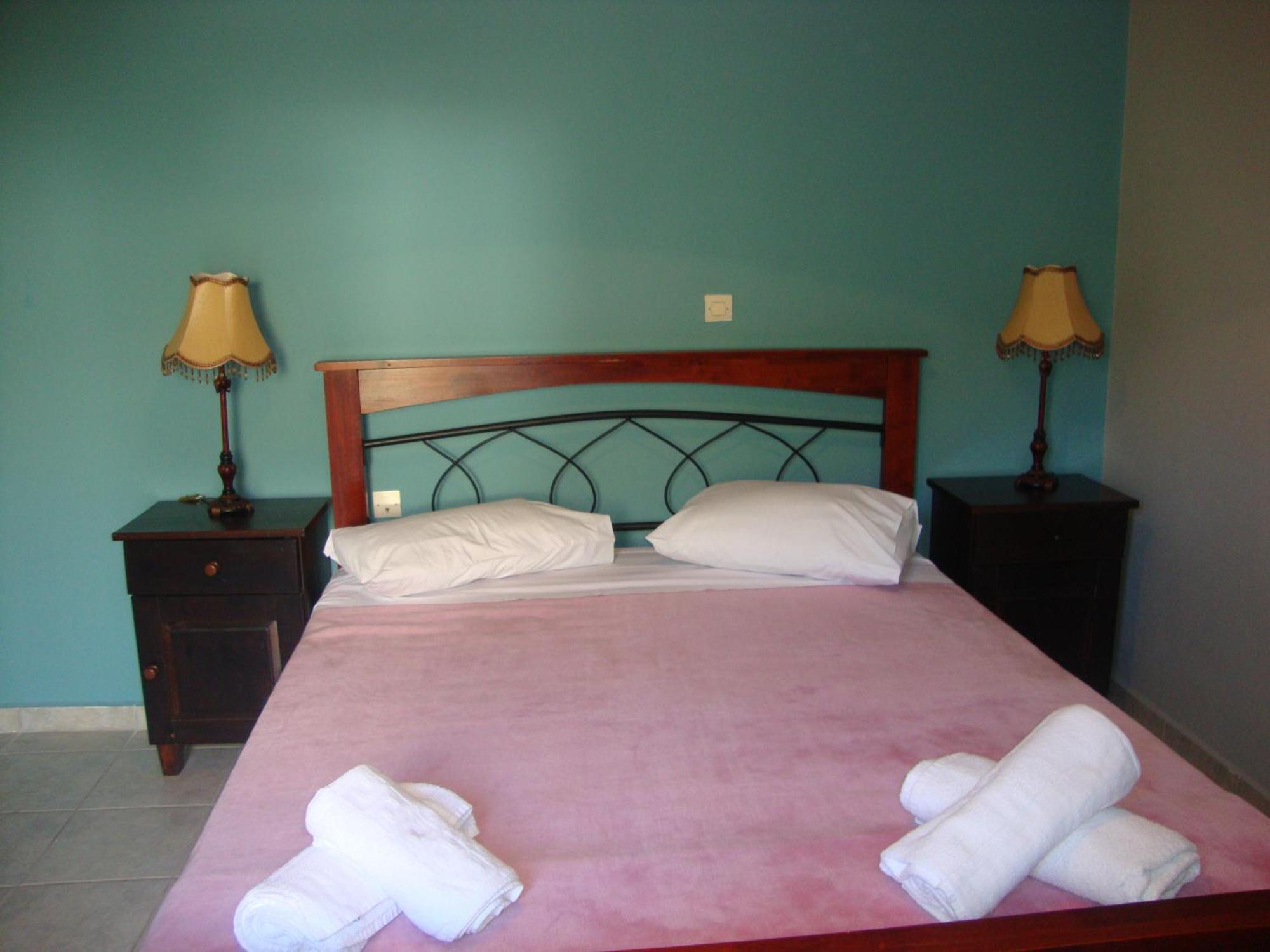 Kafiona Guesthouse Pírgos Dhiroú Esterno foto